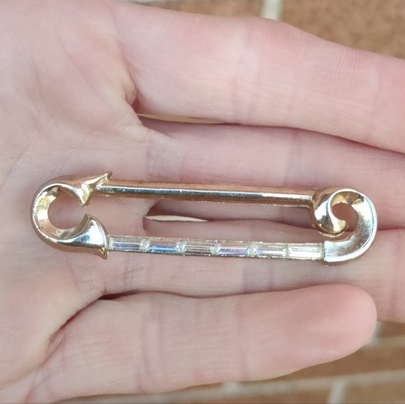 Vintage baguette safety pin brooch - Picture 8 of 11